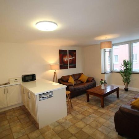 Large 3 Bed, Galway City Centre Apartment Bagian luar foto