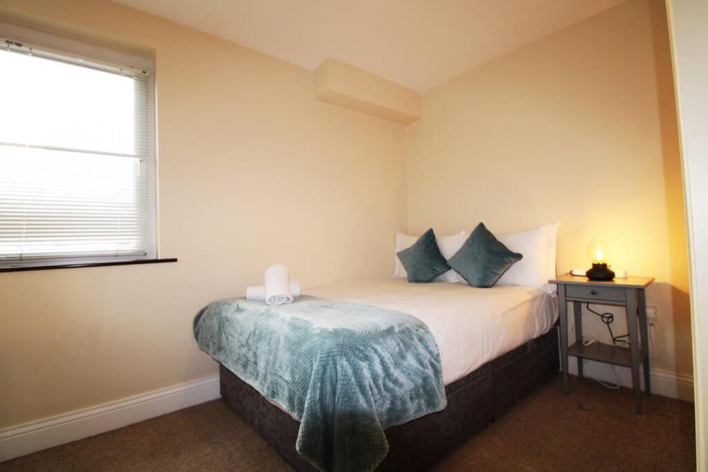 Large 3 Bed, Galway City Centre Apartment Bagian luar foto