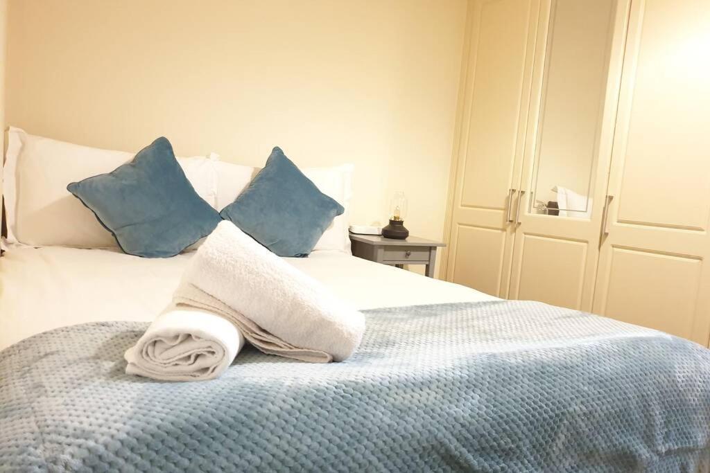 Large 3 Bed, Galway City Centre Apartment Bagian luar foto
