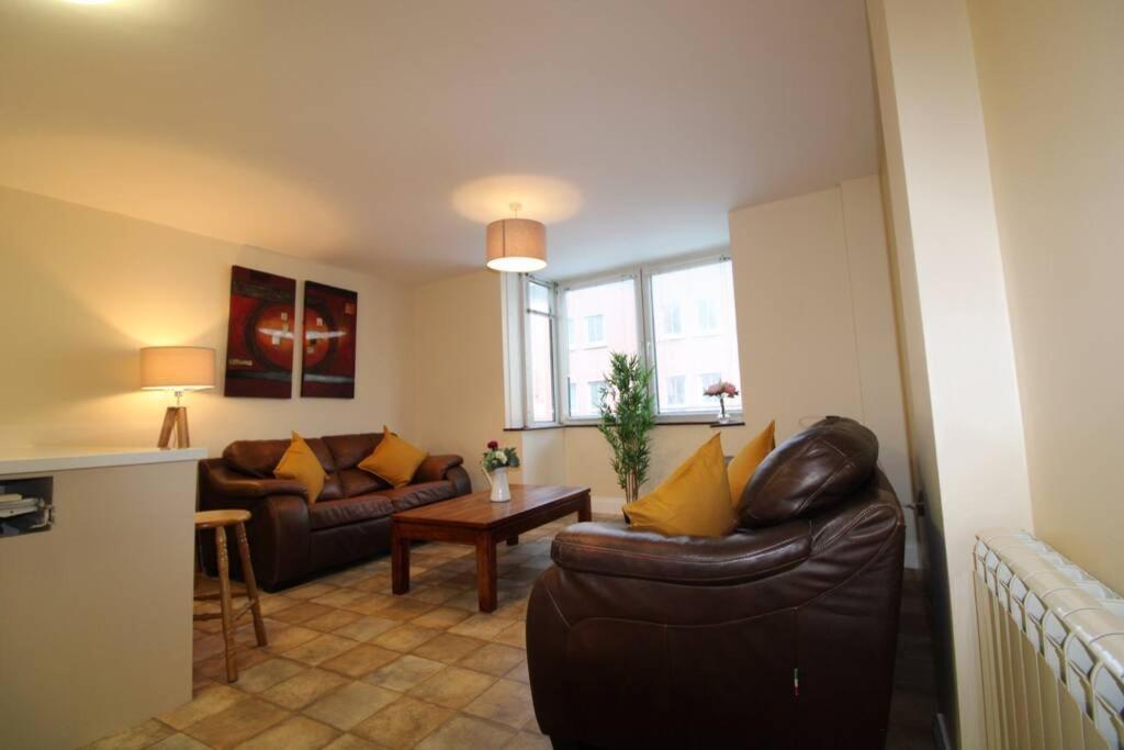 Large 3 Bed, Galway City Centre Apartment Bagian luar foto