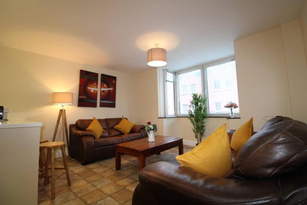 Large 3 Bed, Galway City Centre Apartment Bagian luar foto